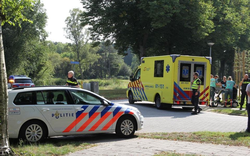Ravage op kruising in Oss na botsing, één bestuurder naar ziekenhuis. Ravage op kruising in Oss na botsing, één bestuurder naar ziekenhuis.