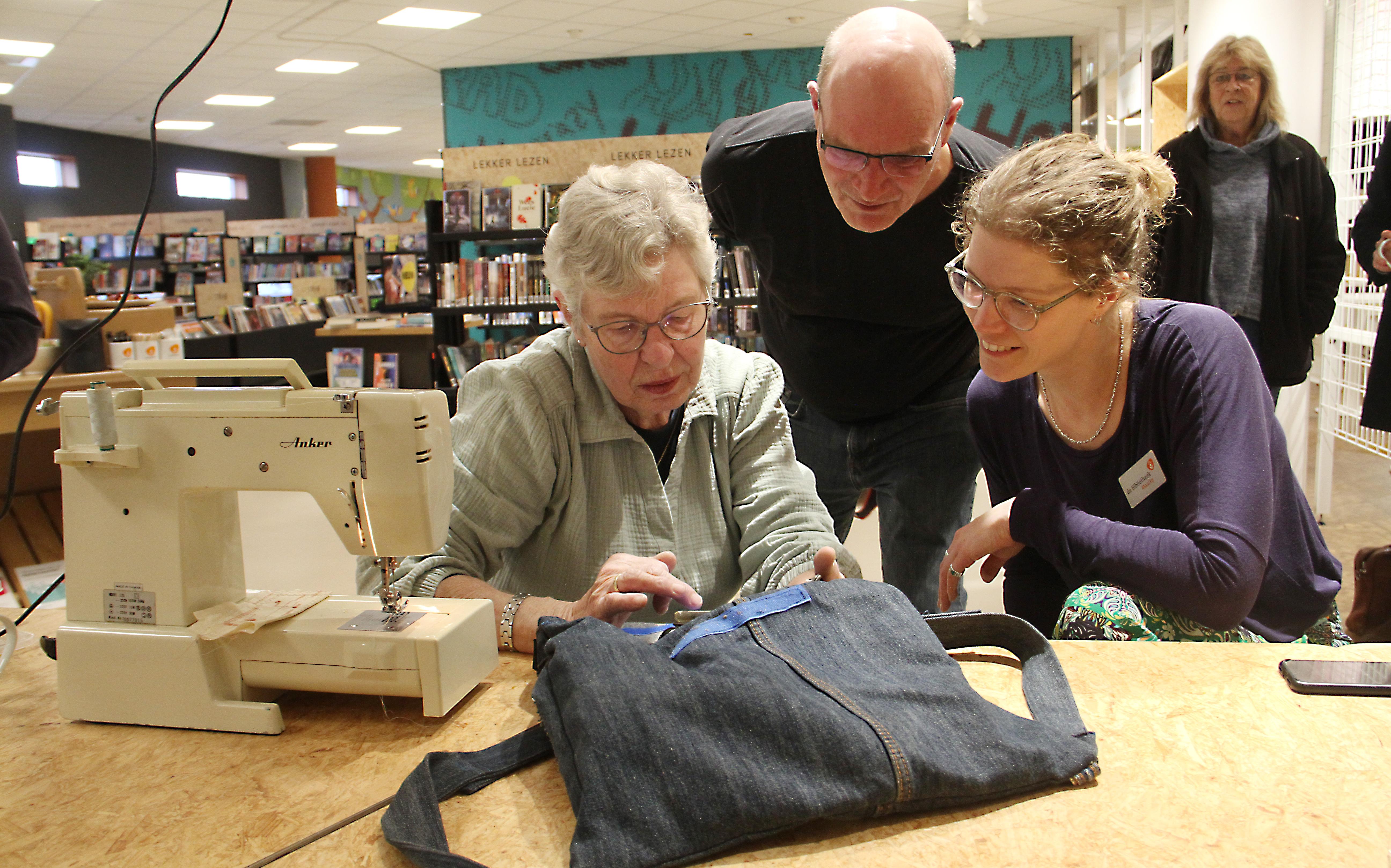 Steeds meer mensen bezoeken het Repair Café in Westerbork