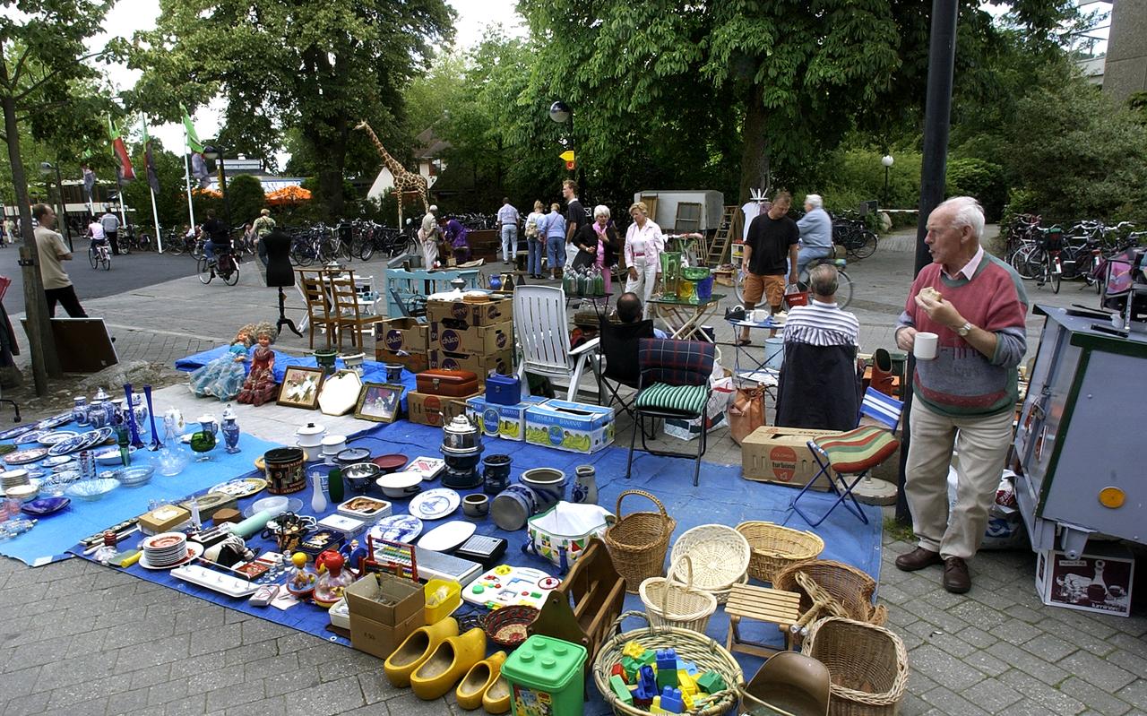 De Vlindermarkten, al sinds jaar en dag een publiekstrekker in de zomer in het Emmer centrum. De Vlindermarkten, al sinds jaar en dag een publiekstrekker in de zomer in het Emmer centrum.