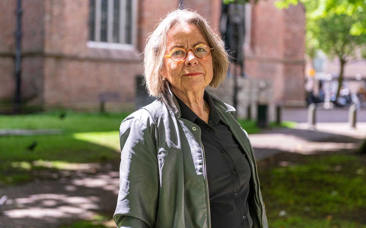Dichter Jane Leusink: ,,Je moet als dichter iets oproepen." Dichter Jane Leusink: ,,Je moet als dichter iets oproepen."