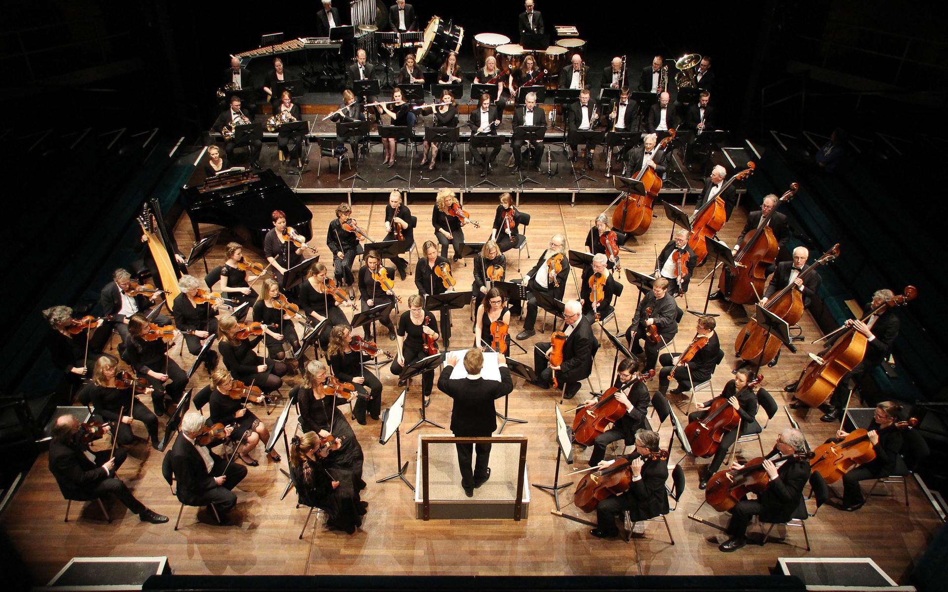 Het Veenkoloniaal Symfonie Orkest speelt zondag 4 juni in d’Rentmeester in Valthermond.