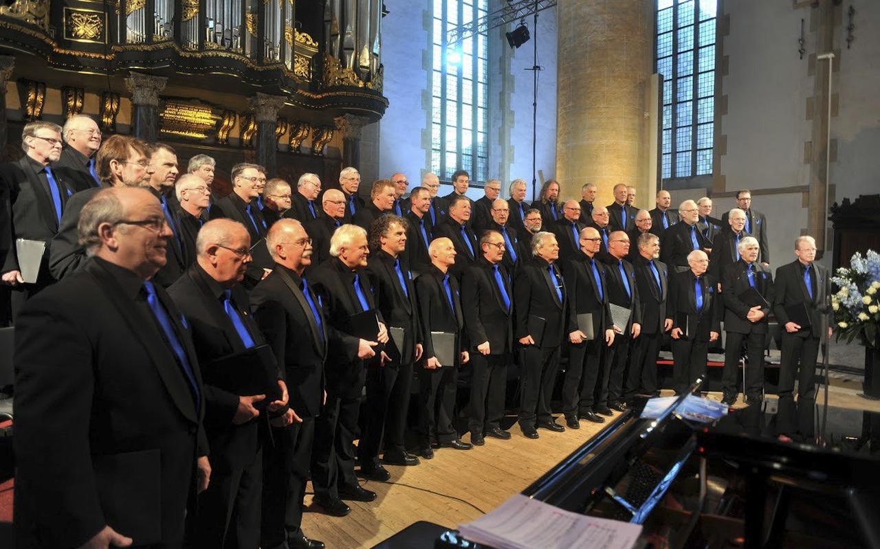 Albatros tijdens een van de vele concerten. Der derde persoon vanaf links op de onderste rij is voorzitter Percy Kulk. Albatros tijdens een van de vele concerten. Der derde persoon vanaf links op de onderste rij is voorzitter Percy Kulk.