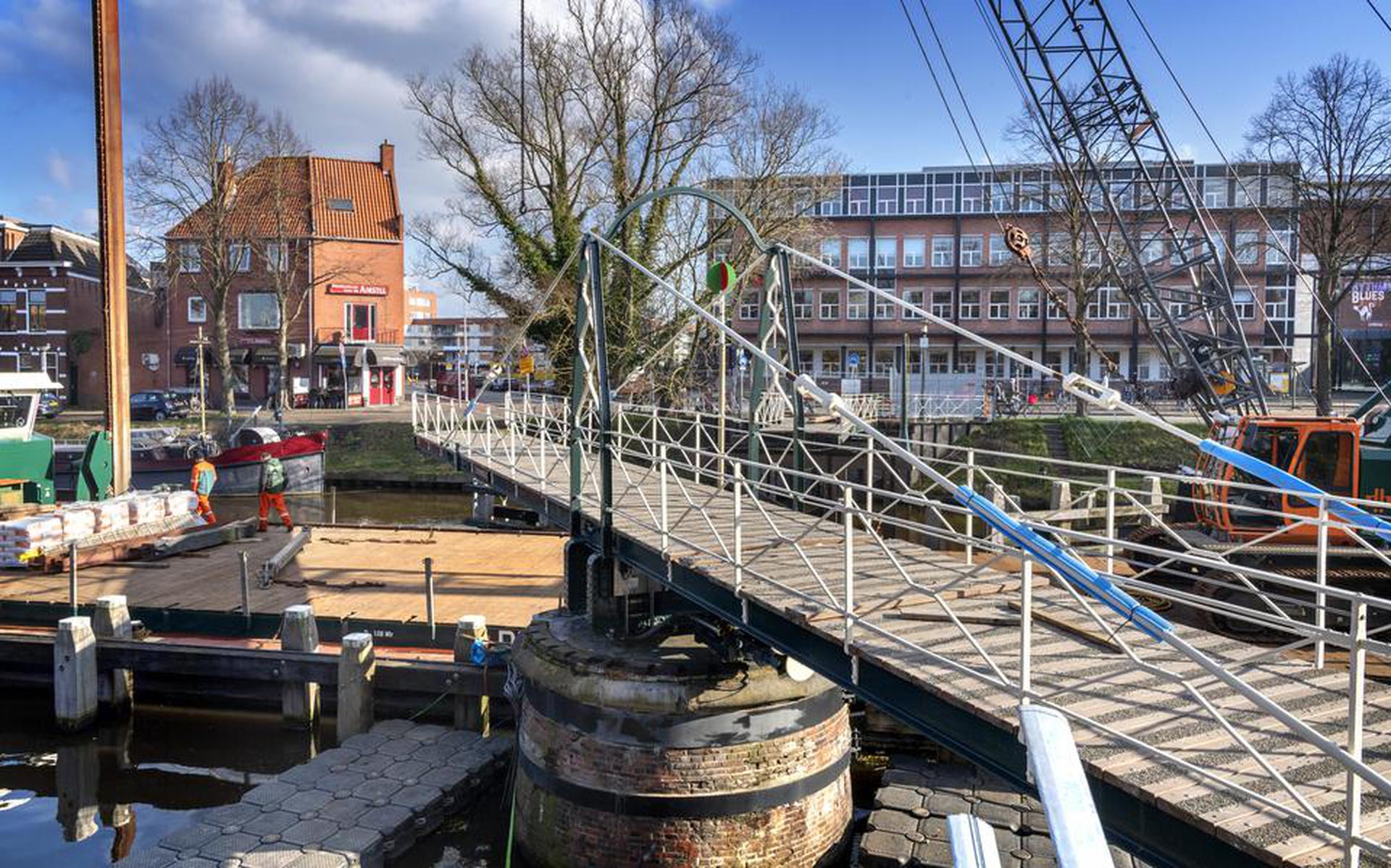 De Trompbrug werd eind februari teruggeplaatst.