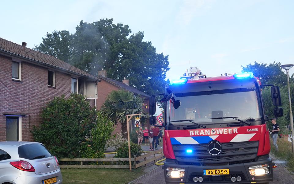 Flinke rookontwikkeling bij een brand in een woning aan de Molenweg in Nijeveen. 