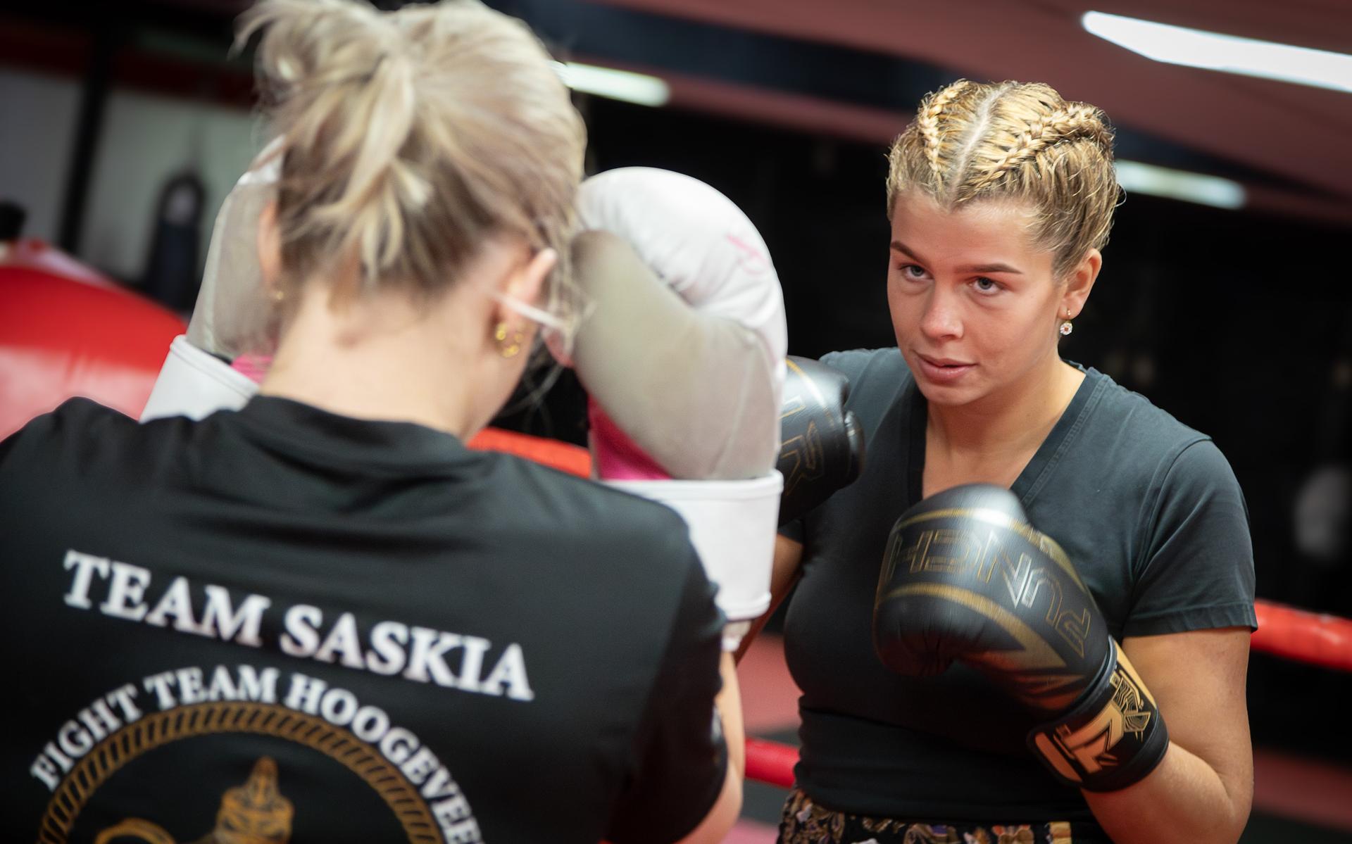 Megaveel geluk voor Fabienne (21) uit Hollandscheveld. Ze breekt haar rug, maar staat toch in de rin