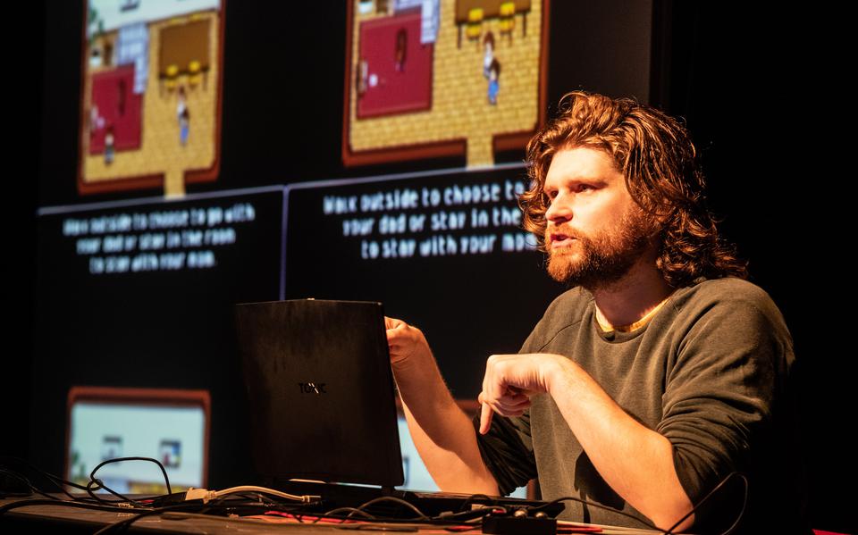 Joachim Rümke voor de projecties van WERC’s theater-ontmoet-videogame-project ‘Once is Never’. 