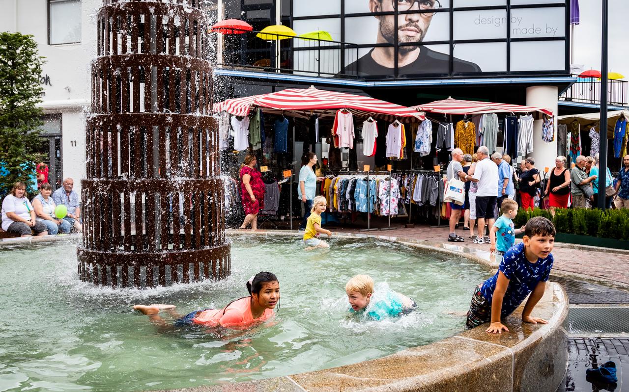 De afgelopen jaren is er al behoorlijk geïnvesteerd in het Veendammer centrum. Onder meer de pleinen zijn aangepakt. De afgelopen jaren is er al behoorlijk geïnvesteerd in het Veendammer centrum. Onder meer de pleinen zijn aangepakt.