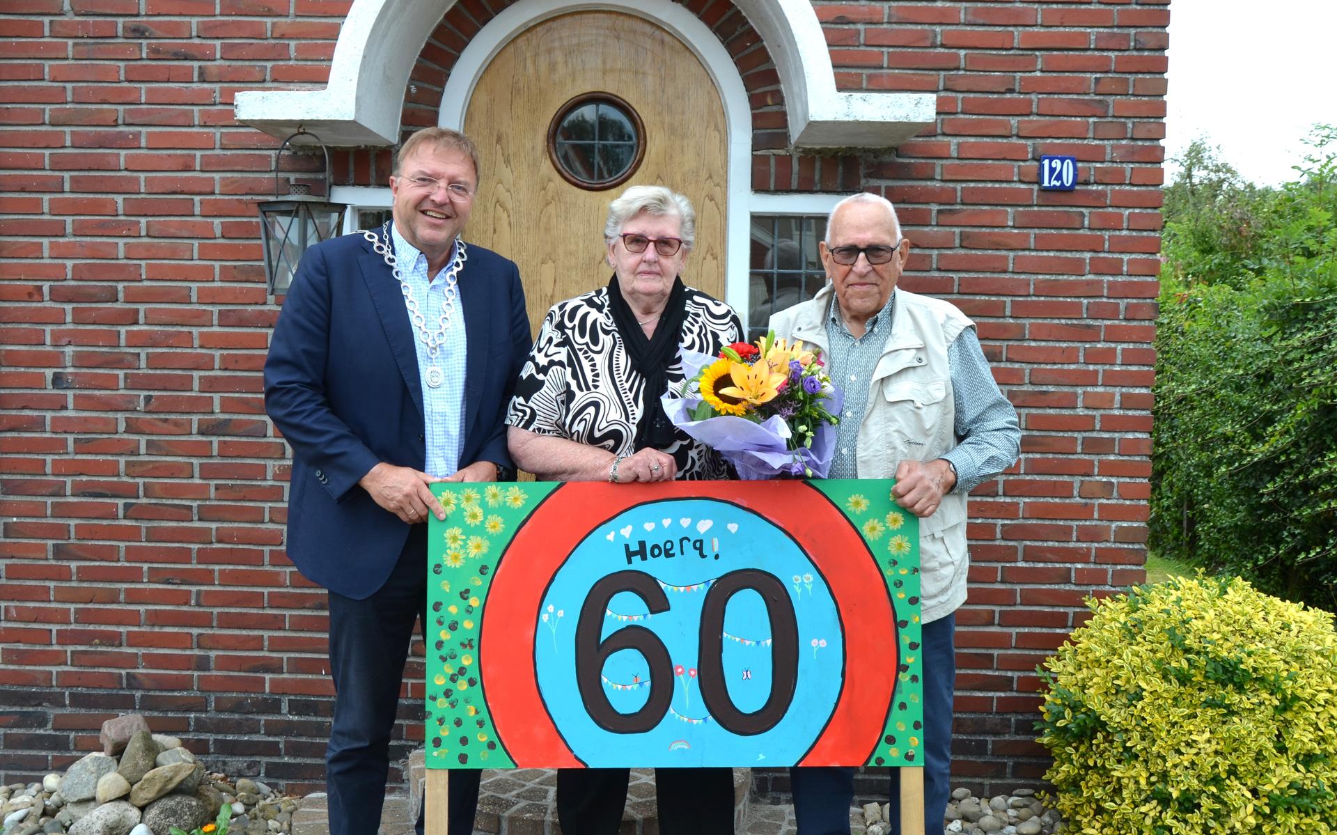 Geert en Marie uit Finsterwolde zijn 60 jaar getrouwd. ‘We hebben elkaar 68 jaar geleden ontmoet tij
