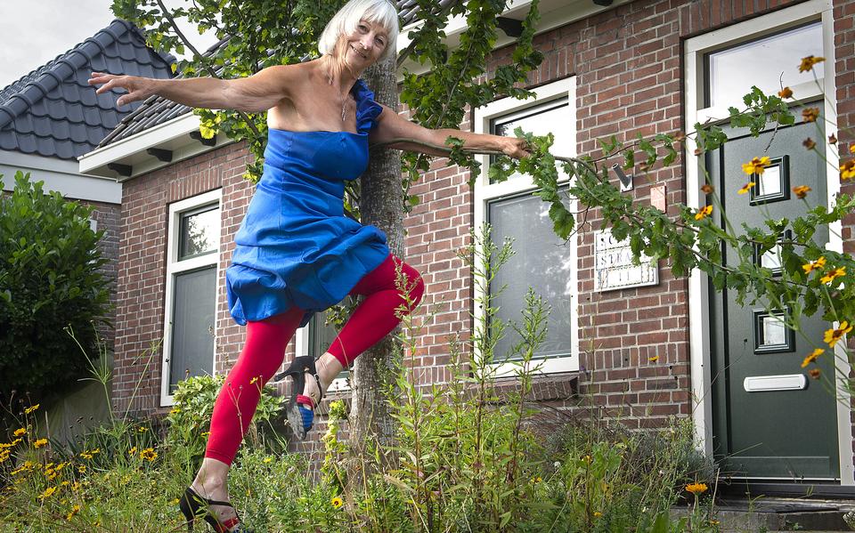 Christine Voskuil uit Valthe in tango-kostuum. 