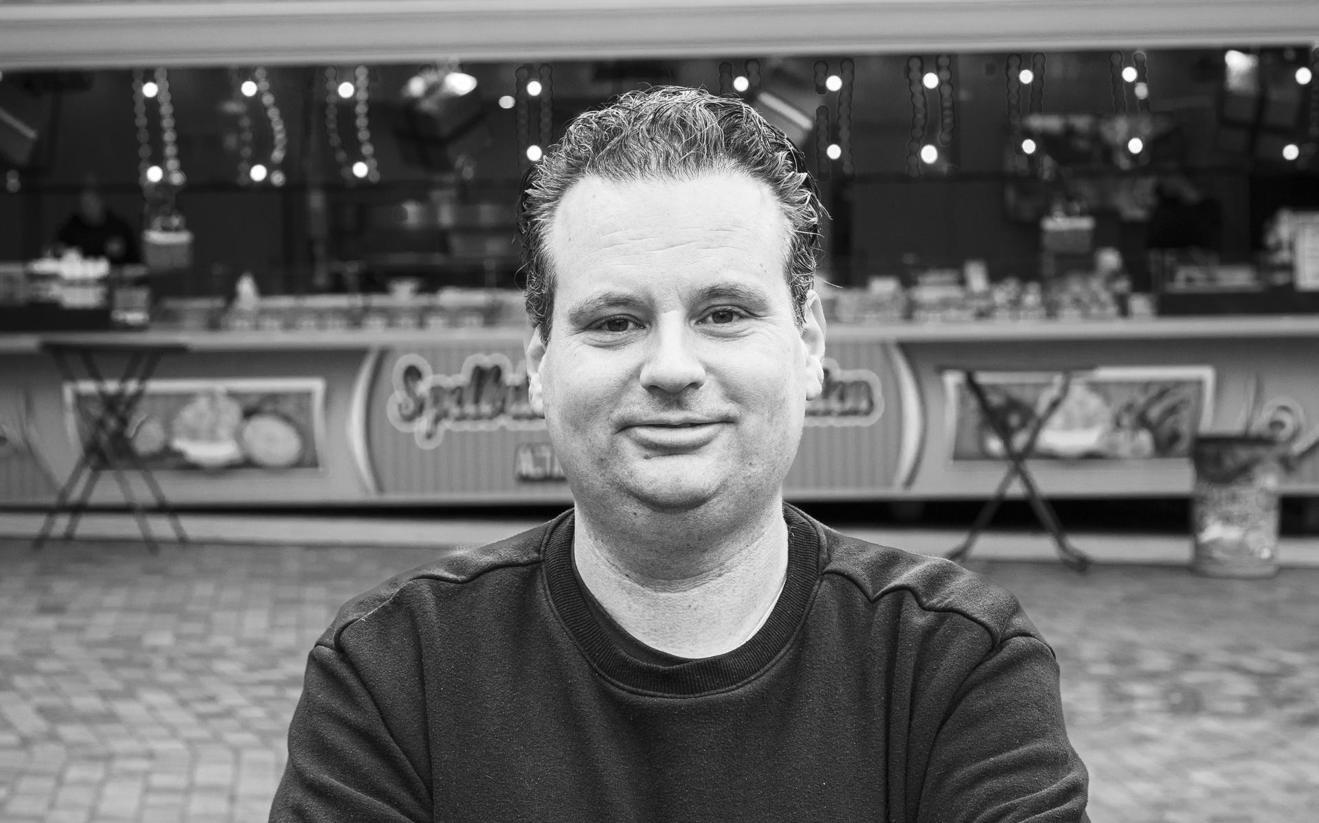 Oliebollenkraam van familie Spelbrink op Koopmansplein bijna 70 jaar een begrip in Assen. Cornelis (
