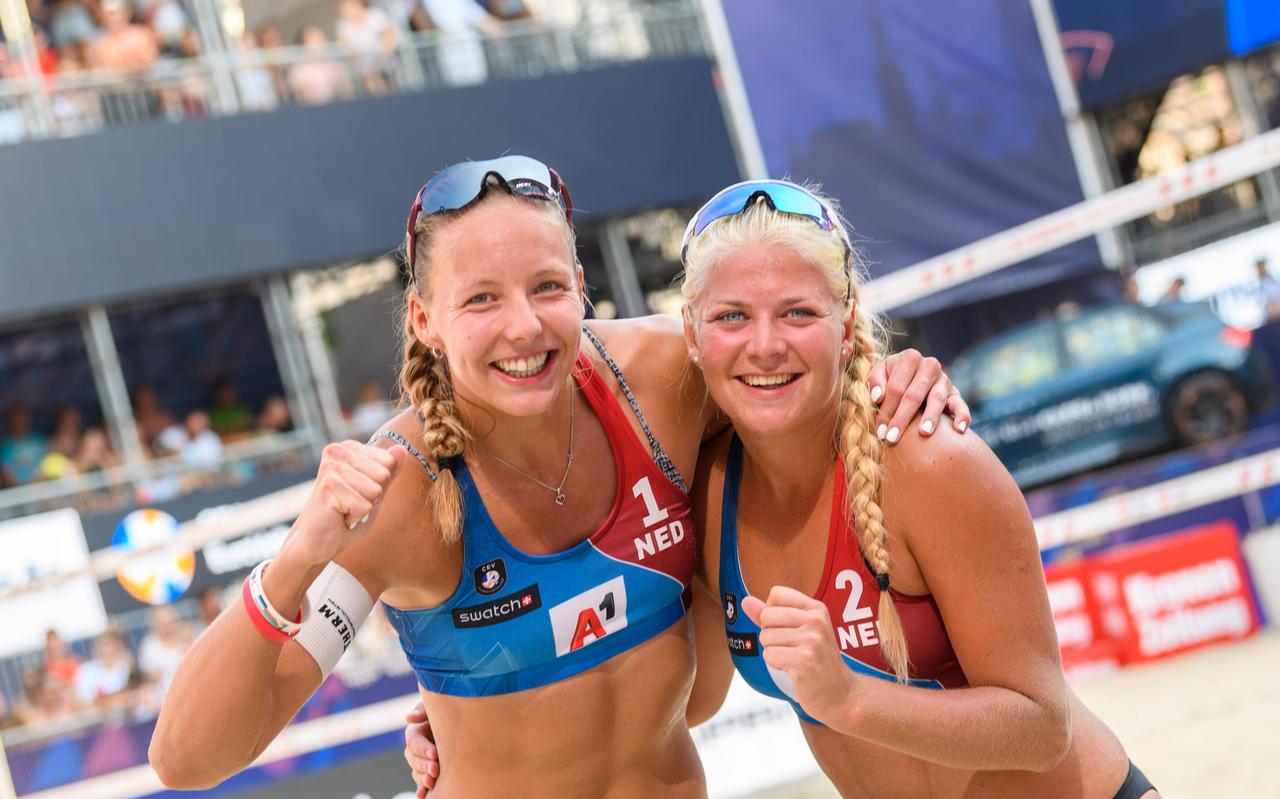Katja Stam (links) en Raïsa Schoon vieren de overwinning in Wenen. Later vandaag spelen ze de finale. Katja Stam (links) en Raïsa Schoon vieren de overwinning in Wenen. Later vandaag spelen ze de finale.