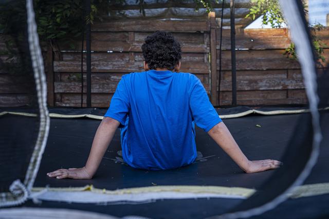 Jay (10) uit Groningen wil naar school, maar er is nergens plek voor hem. ‘Hij is nog nooit naar een
