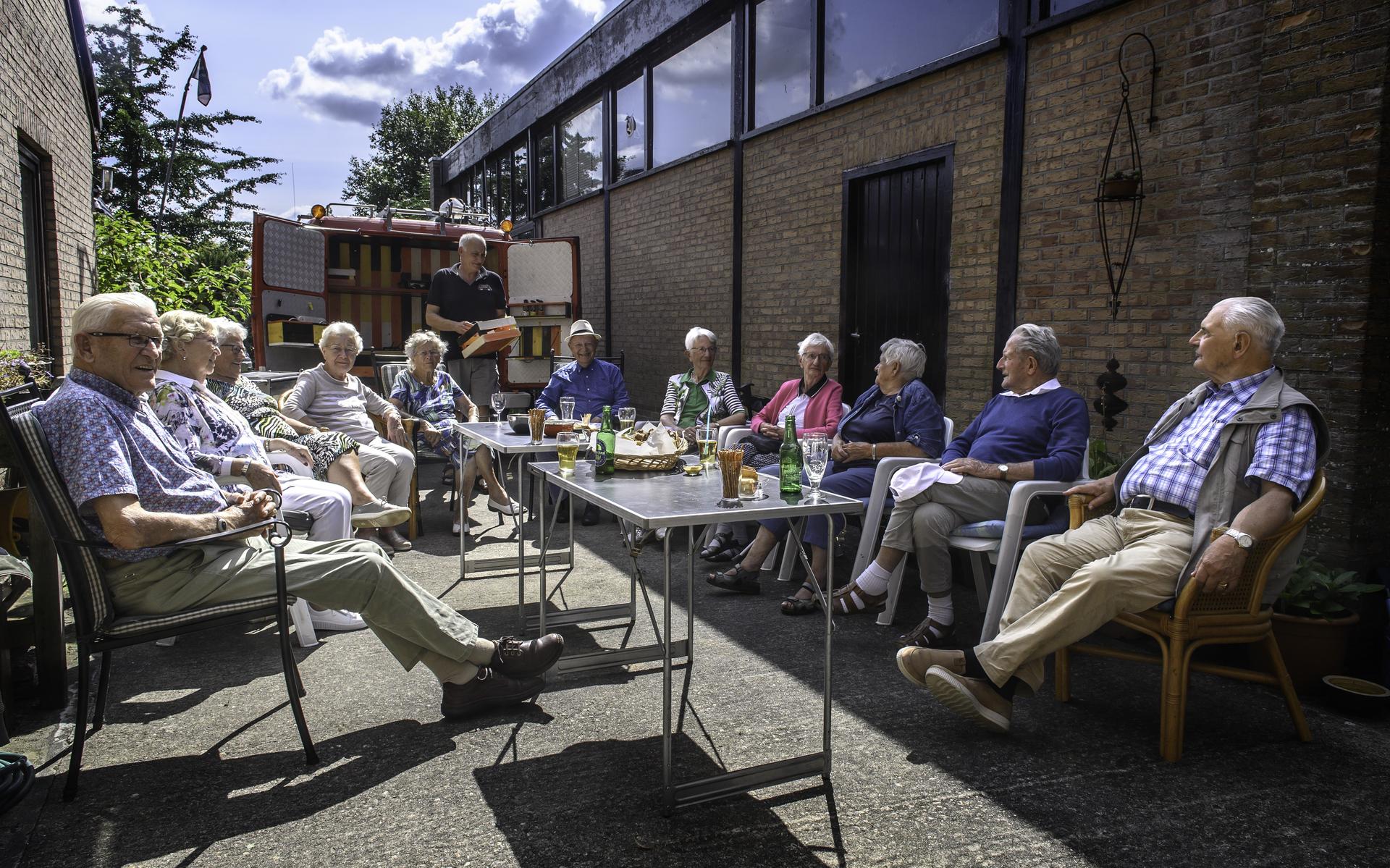 Of mensen elkaar gelukkig kunnen maken? En of; dinsdag troffen oud-leerlingen van de HBS in Winschot