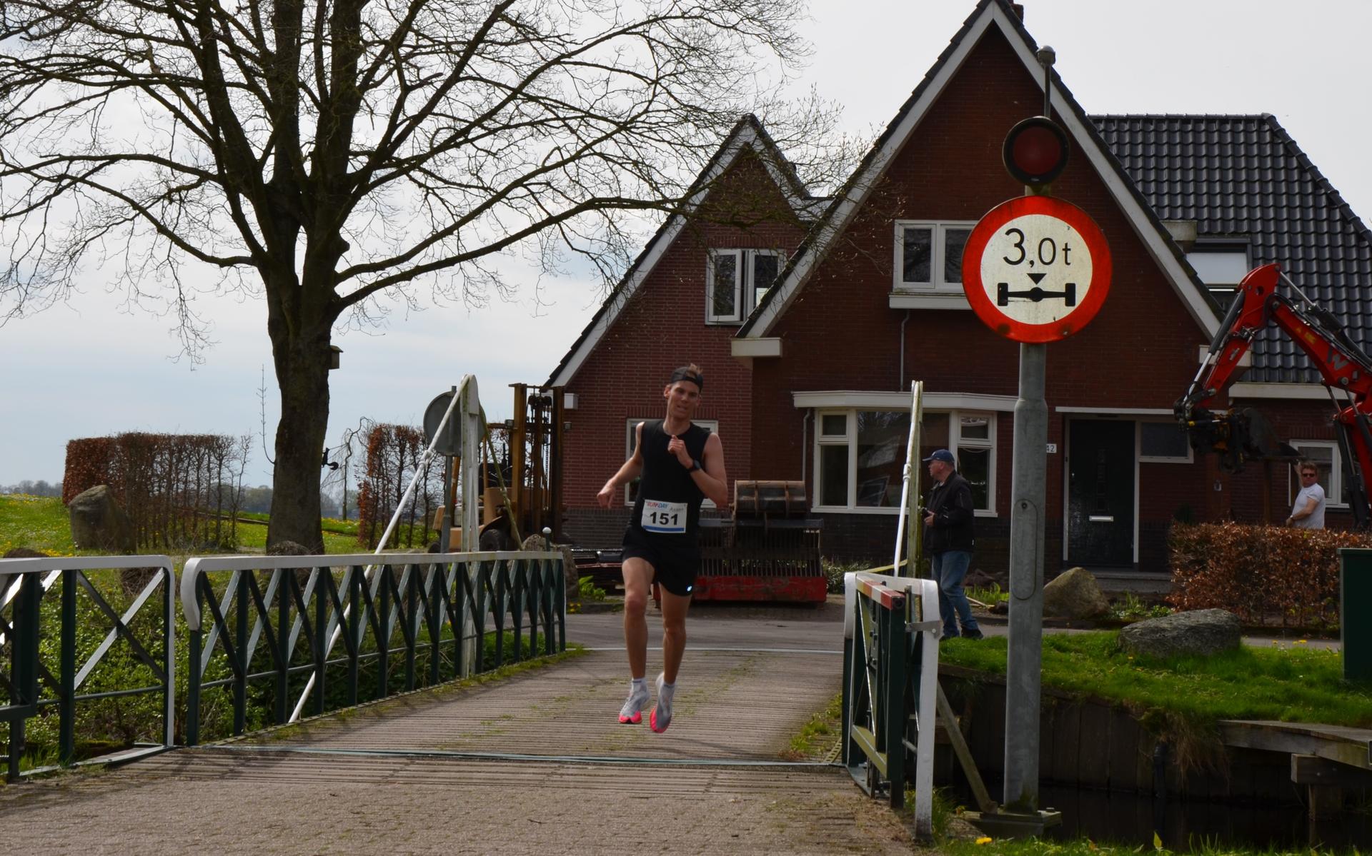 René uit Zuidbroek en Manon uit Wildervank winnen de Vier Mijl van Annerveenschekanaal. Plaatjes kij