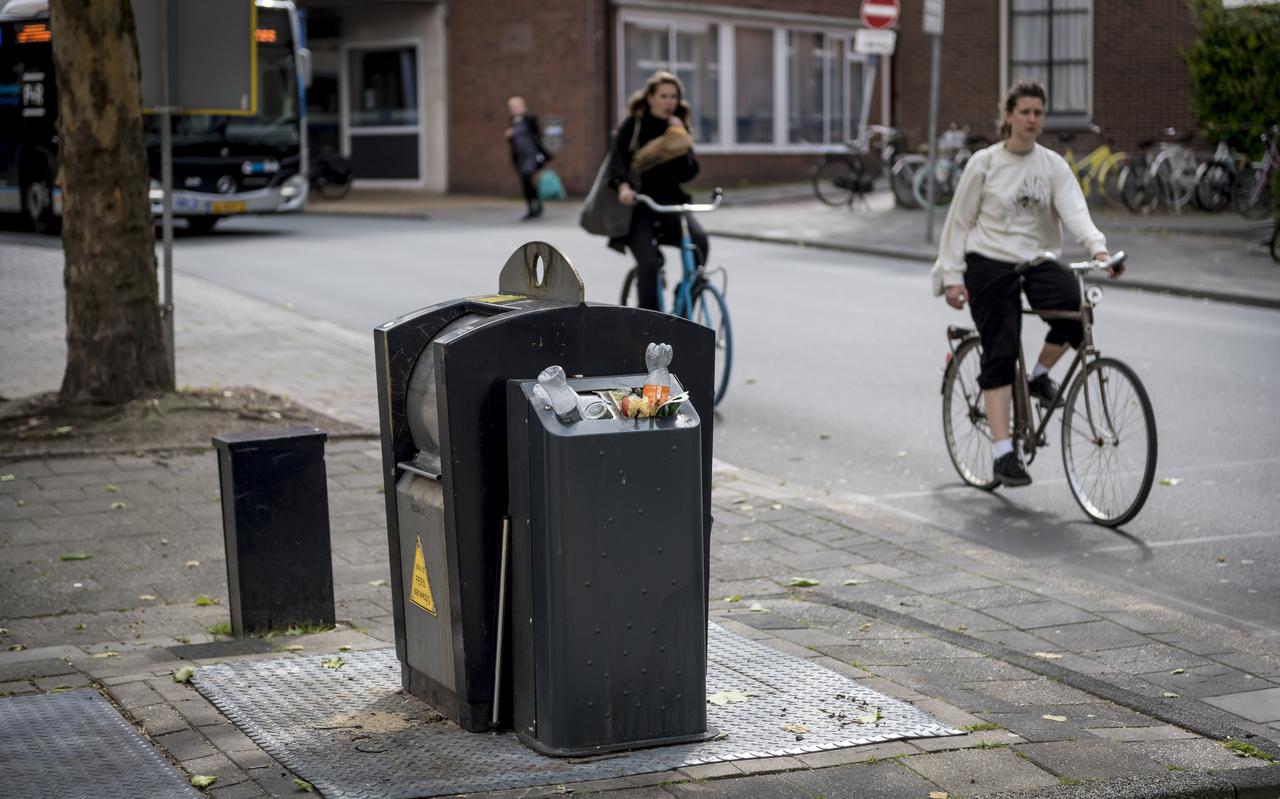Ondergrondse afvalcontainer aan de Kreupelstraat in het centrum van Groningen.