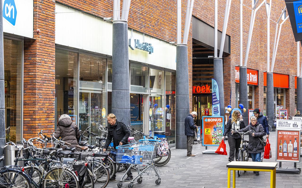 Supermarkten Albert Heijn en Dirk van den Broek in de Triade.