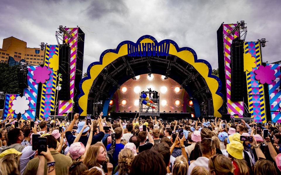 Het Hullabaloo-festival in het Stadspark in Groningen, afgelopen zomer. De Gezondheidsraad adviseert een verlaging van de maximale geluidssterkte bij concerten en festivals.
