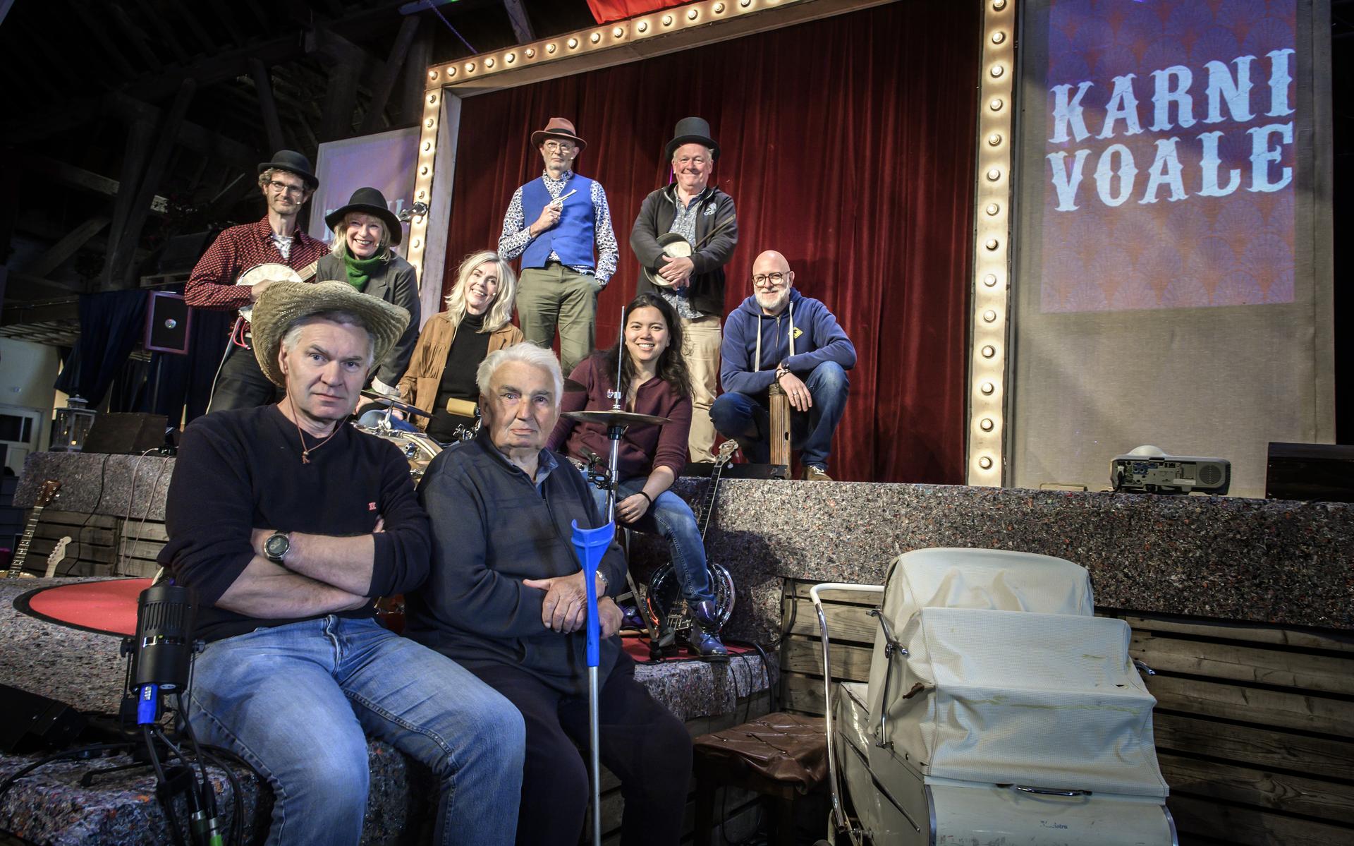 Theater Oosterwijtwerd barst los. Bert Visscher, Merijn Scholten en Steernvanger staan op het progra