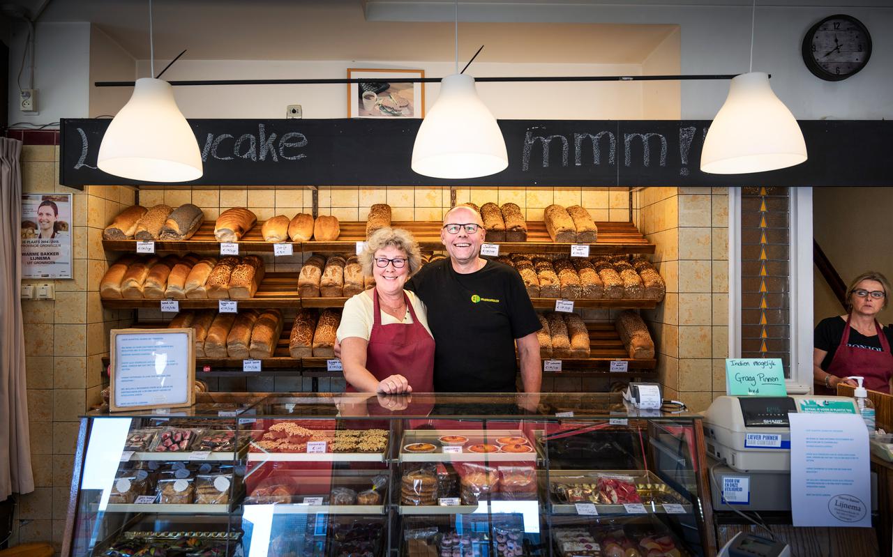 Bert en Fietje Lijnema stoppen tot hun spijt met hun bakkerswinkel.