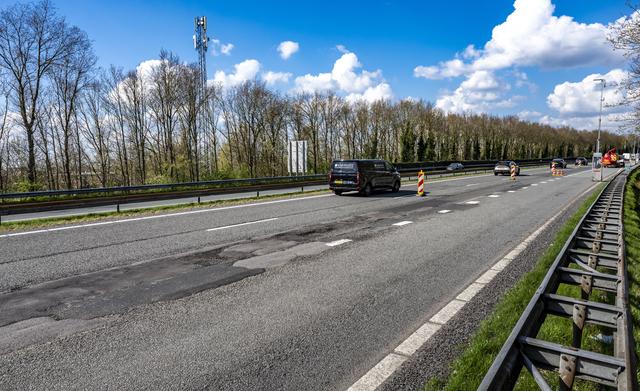Gaten in A28 zorgen mogelijk nog weken voor files. ‘Zo’n slecht wegdek is on-Nederlands’