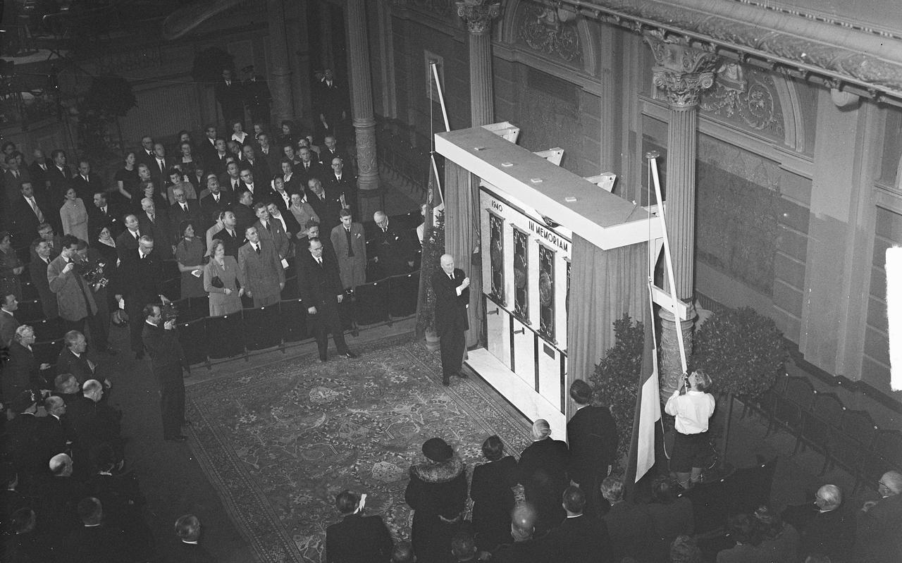 De onthulling van het KNVB-monument door Pim Mulier in 1949. Foto: Nationaal Archief
