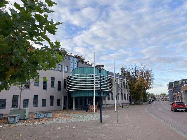 Vier partijen uit Bedum krijgen half jaar de tijd voor plannen voor voormalig gemeentehuis