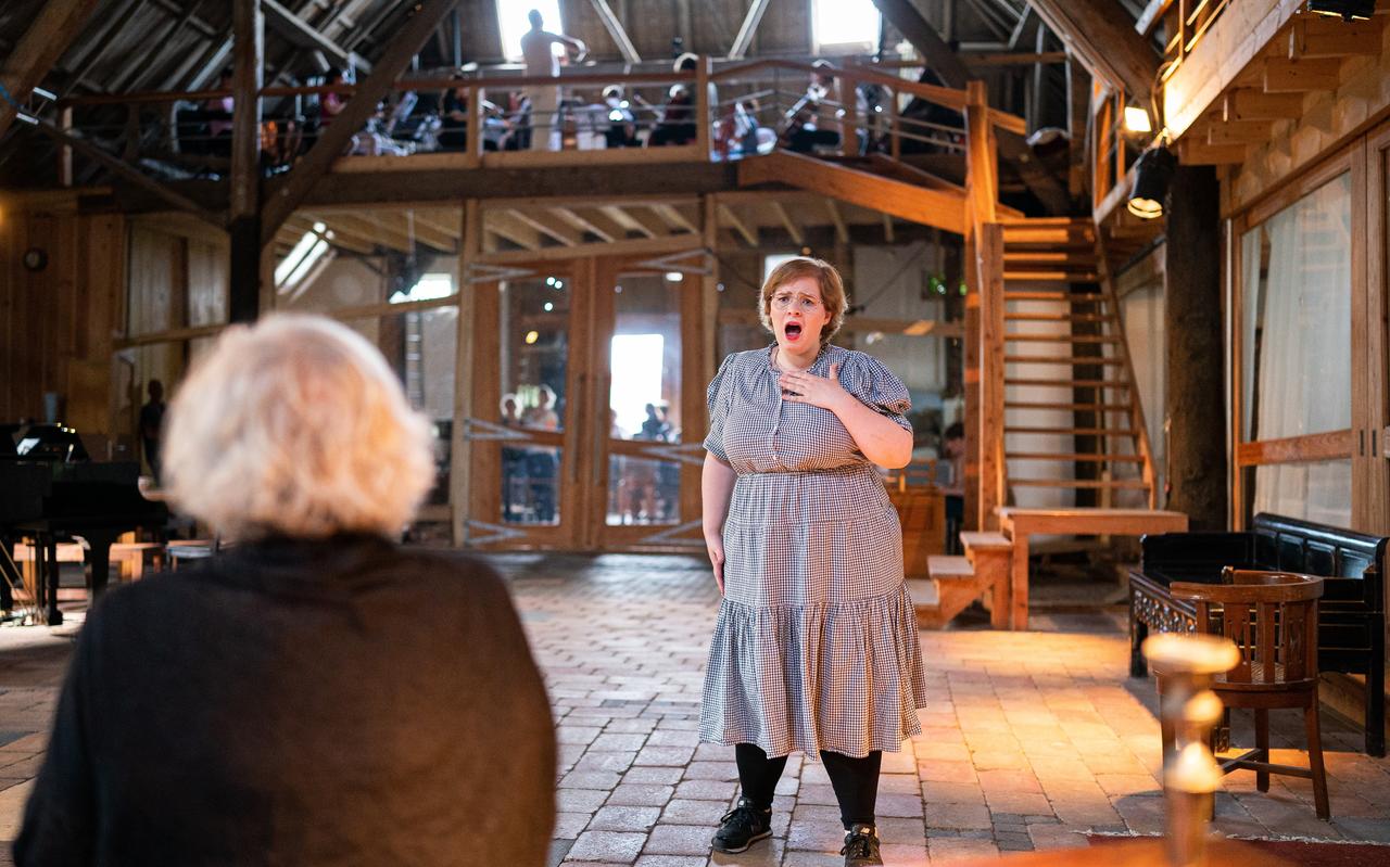 Irene Hoogveld repeteert haar rol als Santuzza voor opera Cavalleria Rusticana. Irene Hoogveld repeteert haar rol als Santuzza voor opera Cavalleria Rusticana.