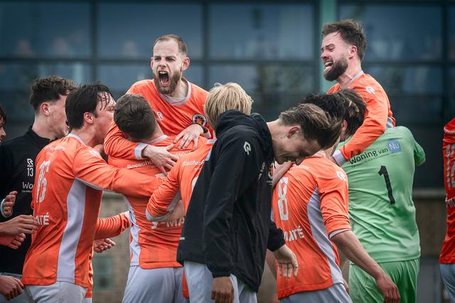Platte kar in Dwingeloo, Baflo en Winschoten. Sellingen verspeelt dure punten in spannende titelstri