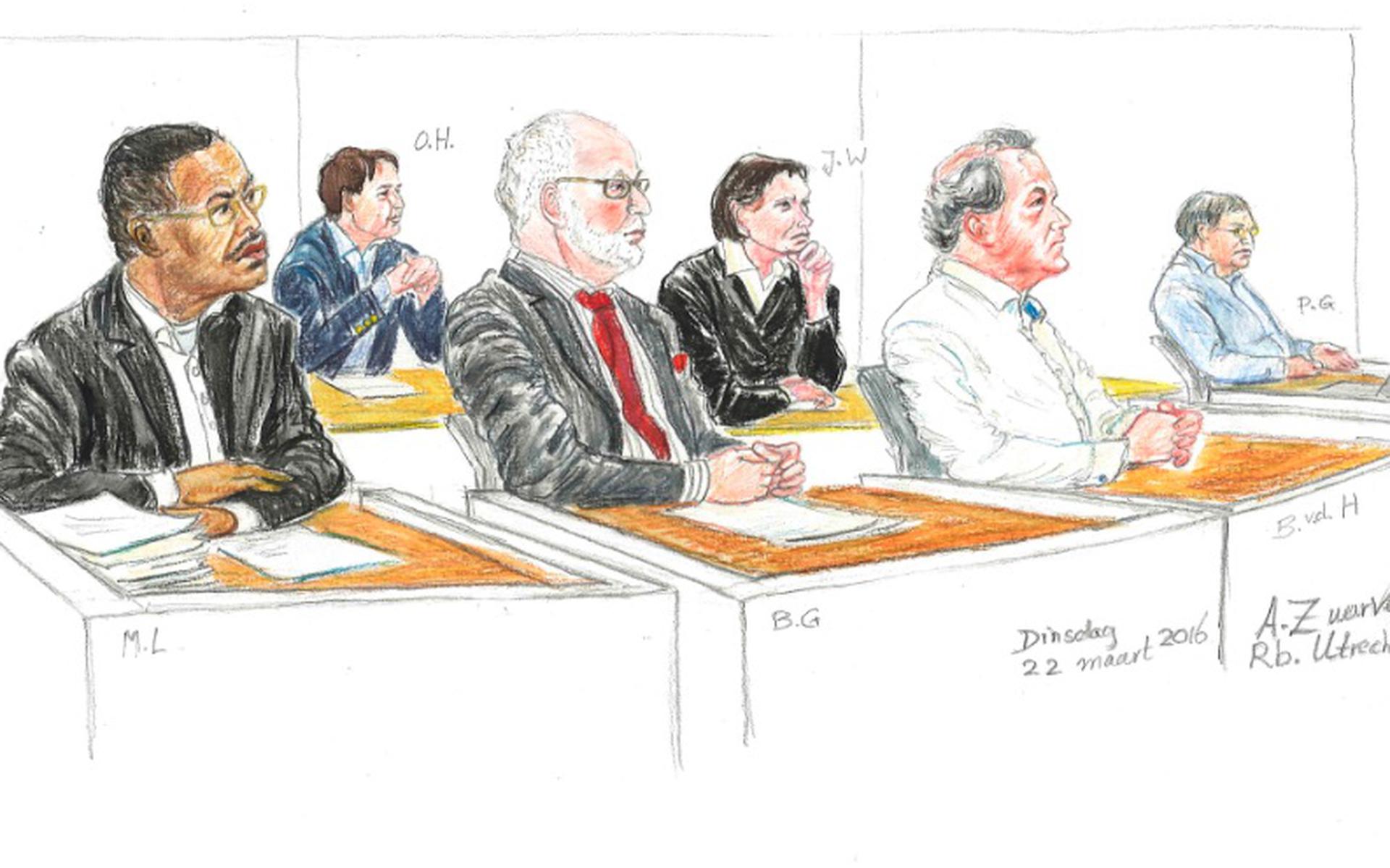 De rechtbanktekening uit 2016 (vlnr Murphy L, Otto H., Buck G., Jeffry W., Bé van der H en Pieter G. (tekening: archief/Annet Zuurveen)