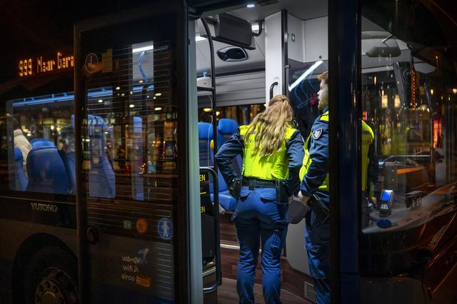 Minister wil nieuwe afspraken voor aanpak overlast op buslijnen Ter Apel. ‘Dit keer moet iedereen te