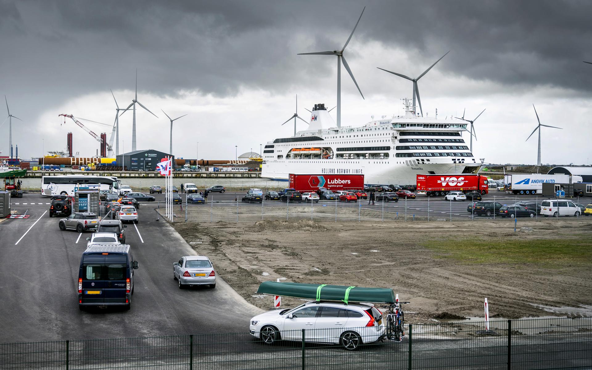 Holland Norwegian Lines drar selskaper mot høsten: selv utplasseringen av maritimt personell er nå i store problemer