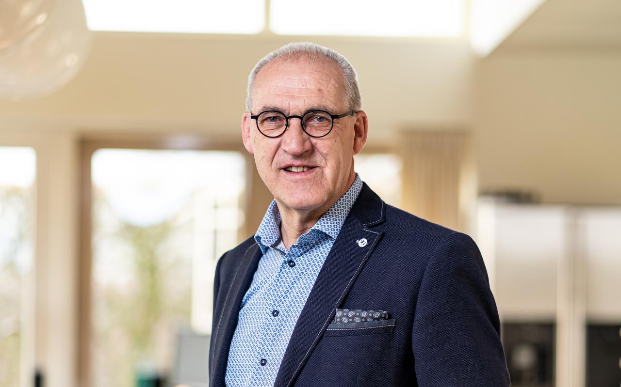 Burgemeester Adriaan Hoogendoorn van Midden-Groningen. Burgemeester Adriaan Hoogendoorn van Midden-Groningen.