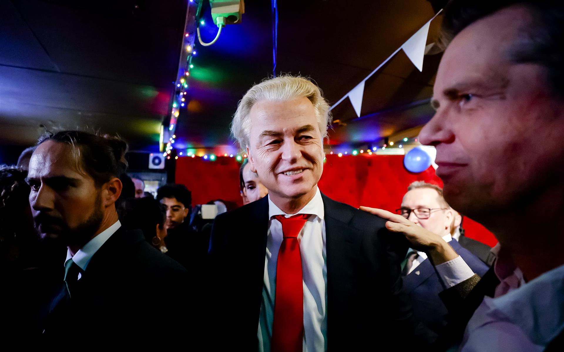 Wilders is met 35 zetels de veruit grootste in de exitpoll.