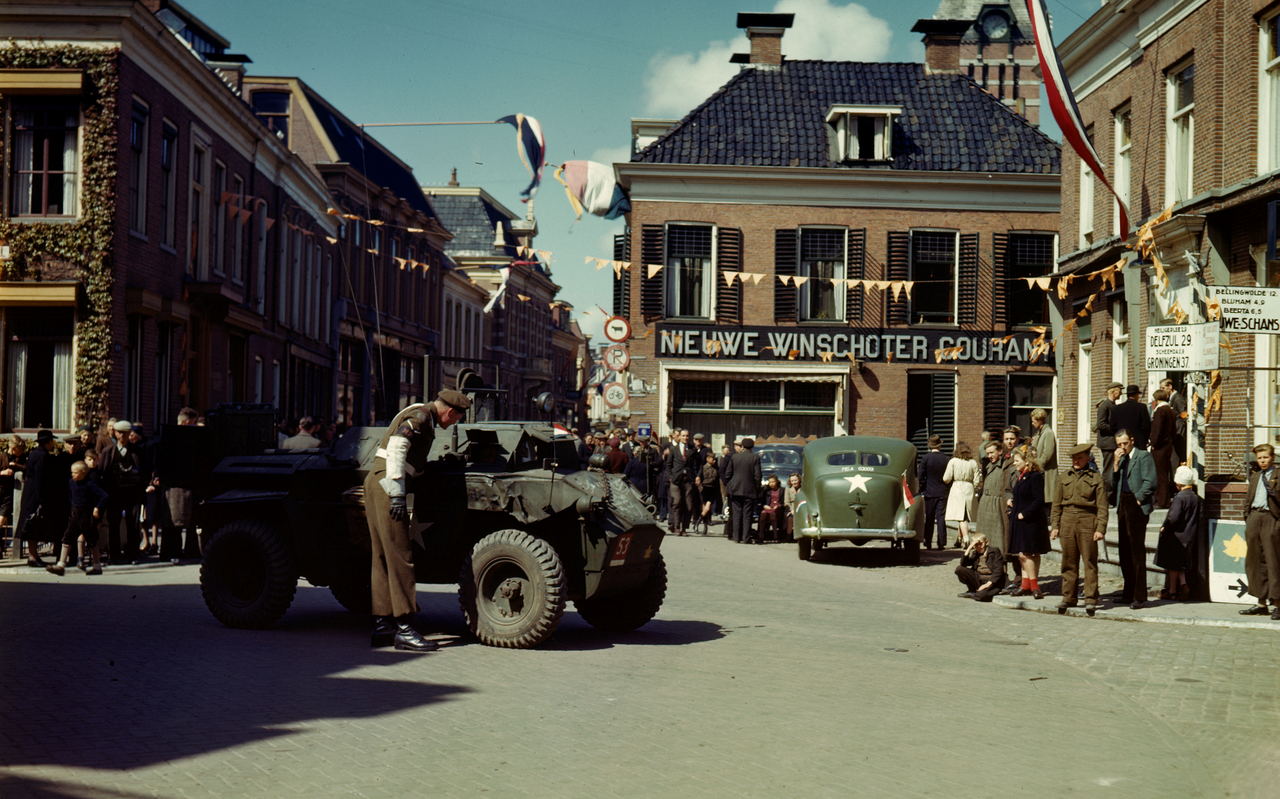Canadese bevrijders in Winschoten, in de lente van 1945. Een van de 50 foto's op de expositie