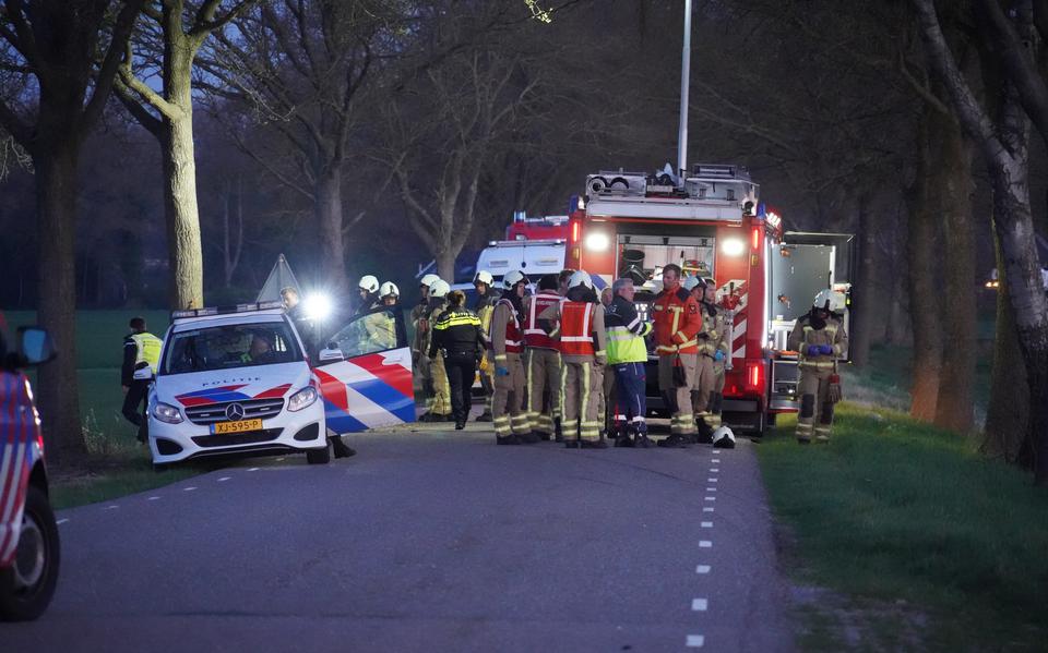 Man uit Westerveld en meisje uit De Wolden overlijden bij ongeval op Osseweidenweg nabij Havelte. Drie andere inzittenden raken 