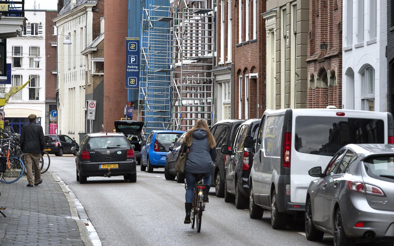 Parkeren in de gemeentelijke fietsenstalling, in een afgezet gedeelte van de autoparkeergarage aan de Haddingestraat.