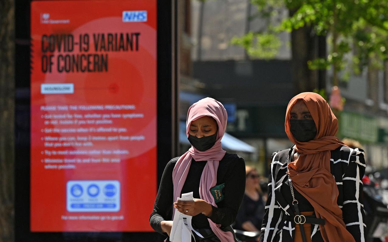 De Britse overheid waarschuwt voetgangers in Hounslow, West London, voor de Indiase Delta-variant van het coronavirus.