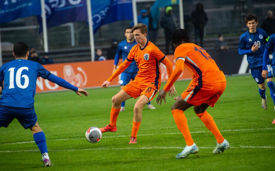 Tygo Land uit Peize namens Oranje aan de bal.