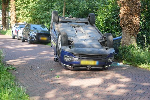 LIVE | Auto op de kop bij Dwingeloo, auto’s botsen op N33 bij Meeden en auto door brand verwoest in 