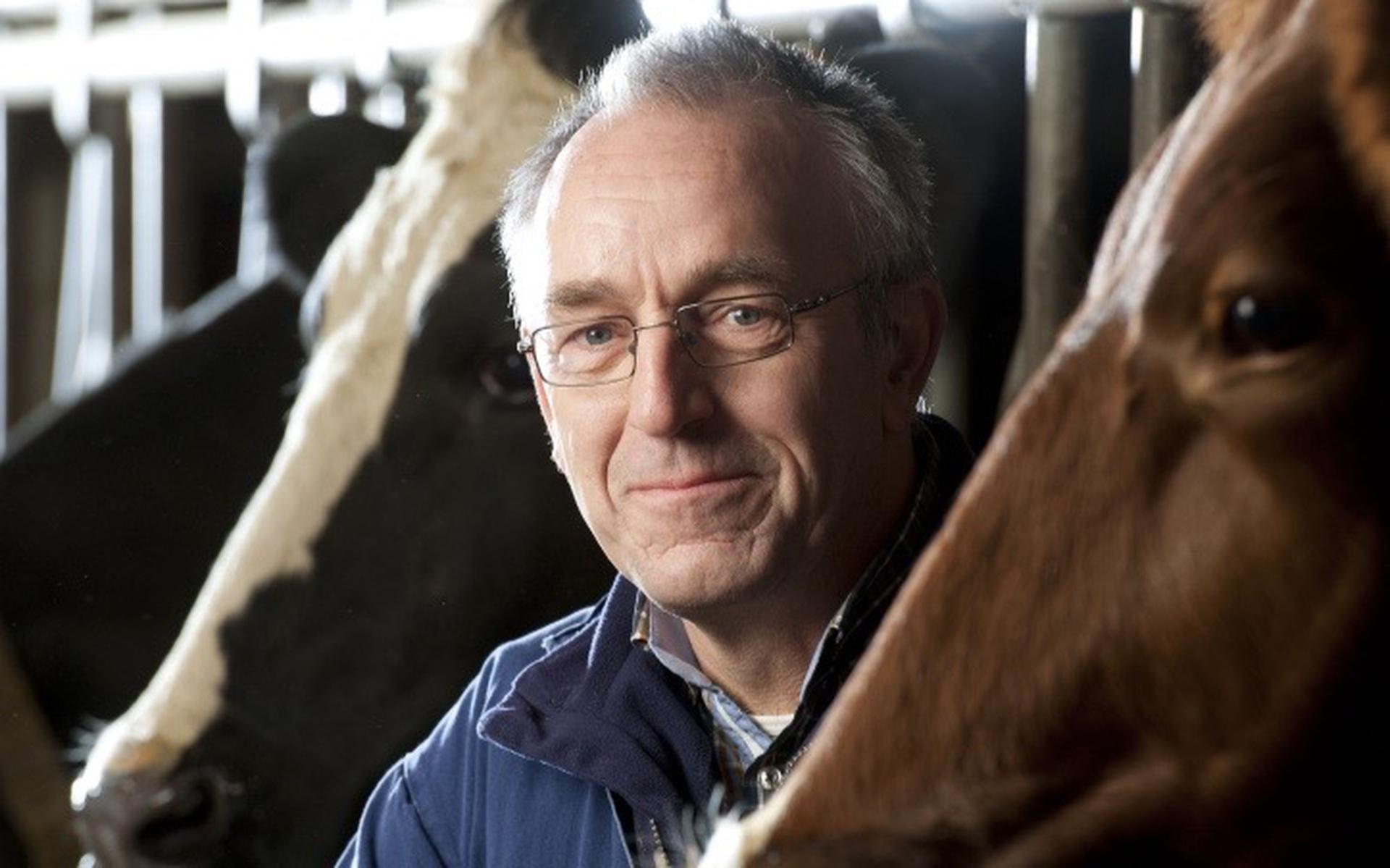 Gerrit Hegen gef advies an veeholders over gezonden koenen en een goede bodem.