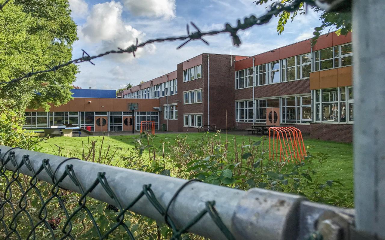 De Lindenborg in Leek aan de kant van de Lindensteinlaan, waar de nieuwe hoofdingang moet komen. De Lindenborg in Leek aan de kant van de Lindensteinlaan, waar de nieuwe hoofdingang moet komen.