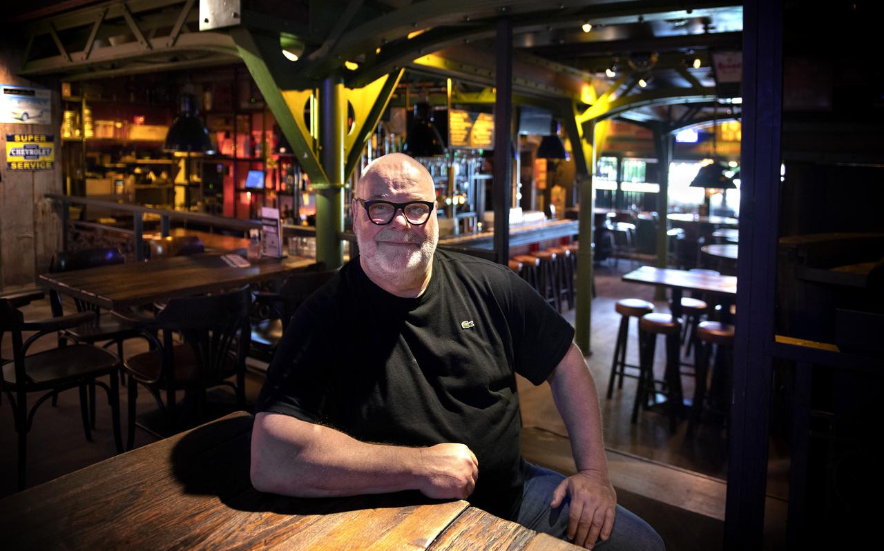 Gerrit Koning, de man achter discotheek Fame, het Robben Café en Grandcafé Koning & De Caenerij in Bedum, draagt de scepter van zijn paleisje na 43 jaar over aan nieuwe uitbaters.