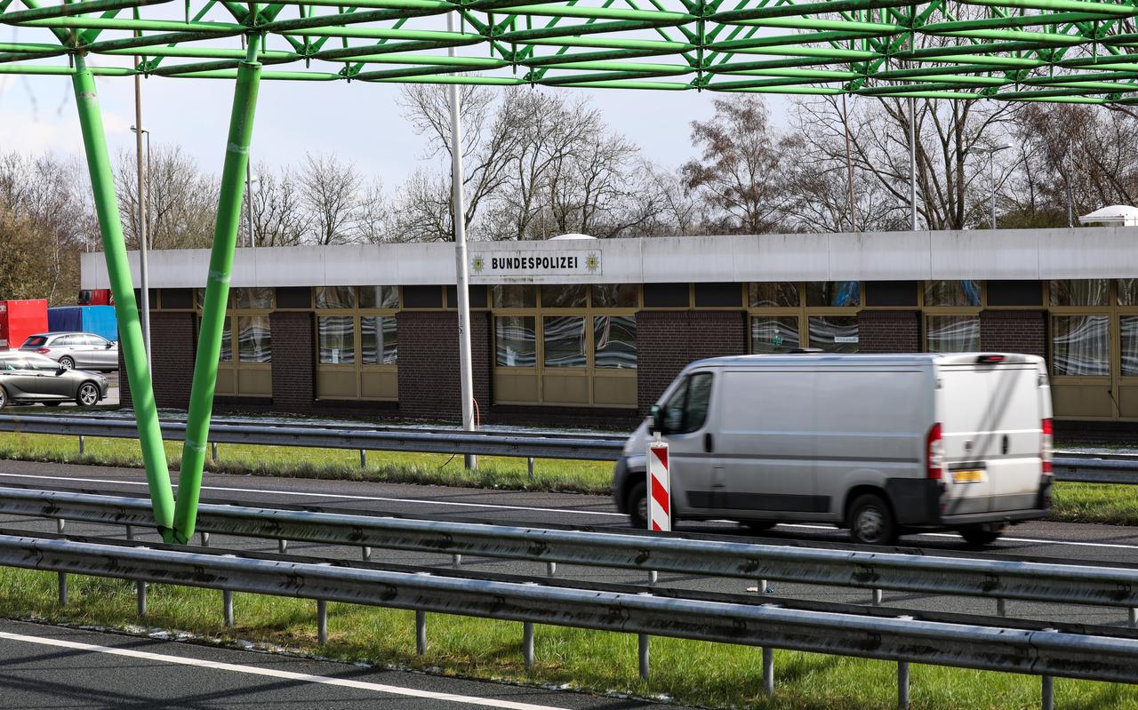 De Bundespolizei voert ook bij Bad Nieuweschans extra controles uit De Bundespolizei voert ook bij Bad Nieuweschans extra controles uit