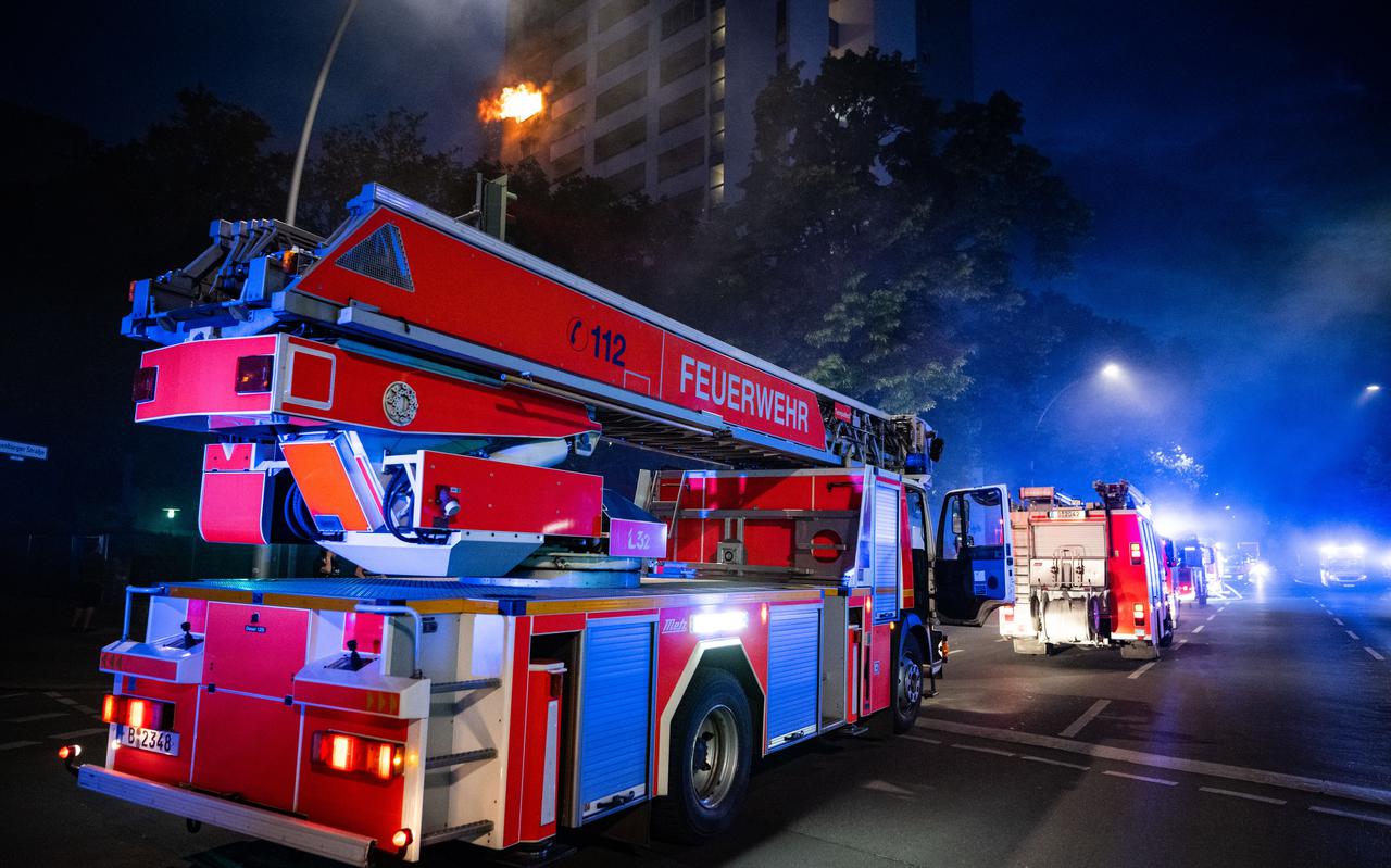 De door persfotograaf Dennis Venema ontdekte brand op de tiende verdieping van een flatgebouw in Berlijn.