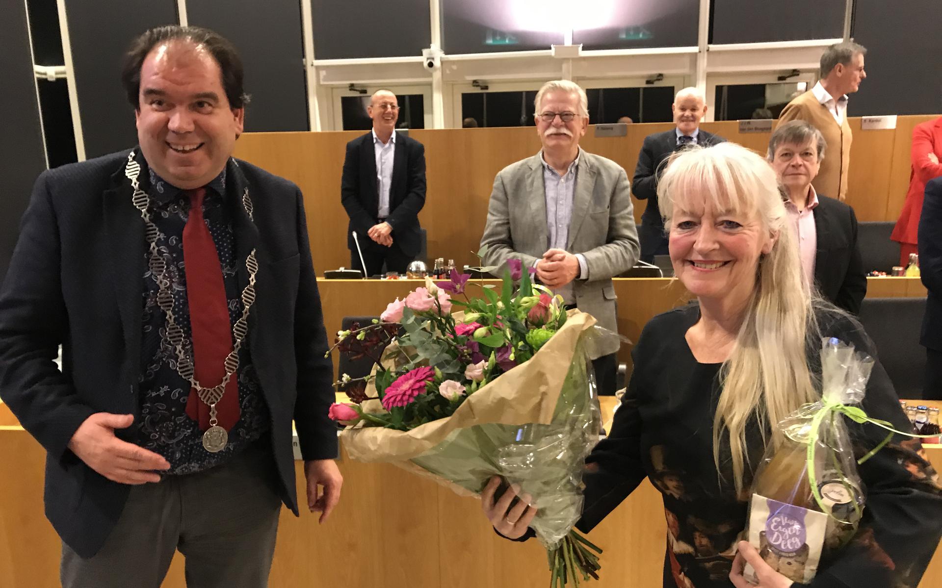 Burgemeester Marcel Thijsen heeft zojuist Hanneke Wiersema beëdigd als wethouder van Tynaarlo.