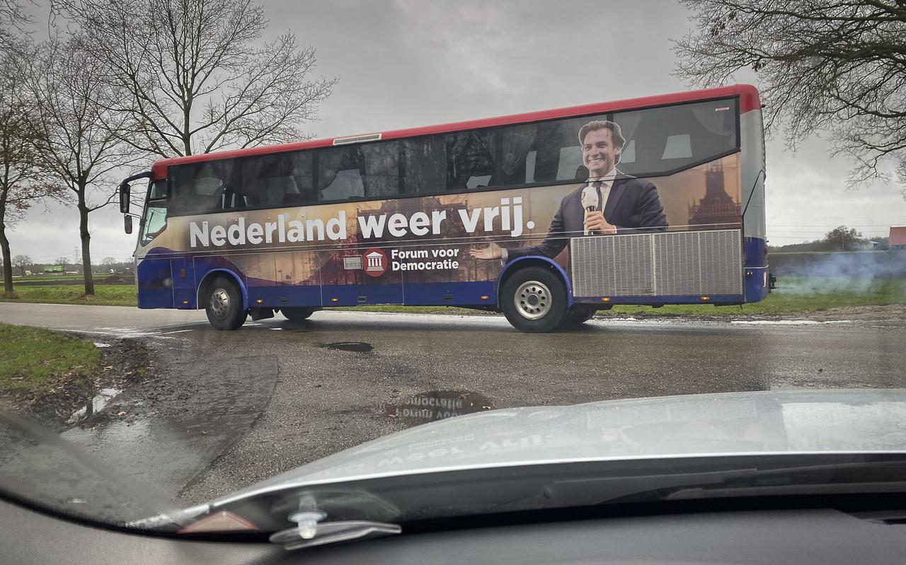Met deze bus toog Forum voor Democratie naar de kerstmarkt in Wijster.