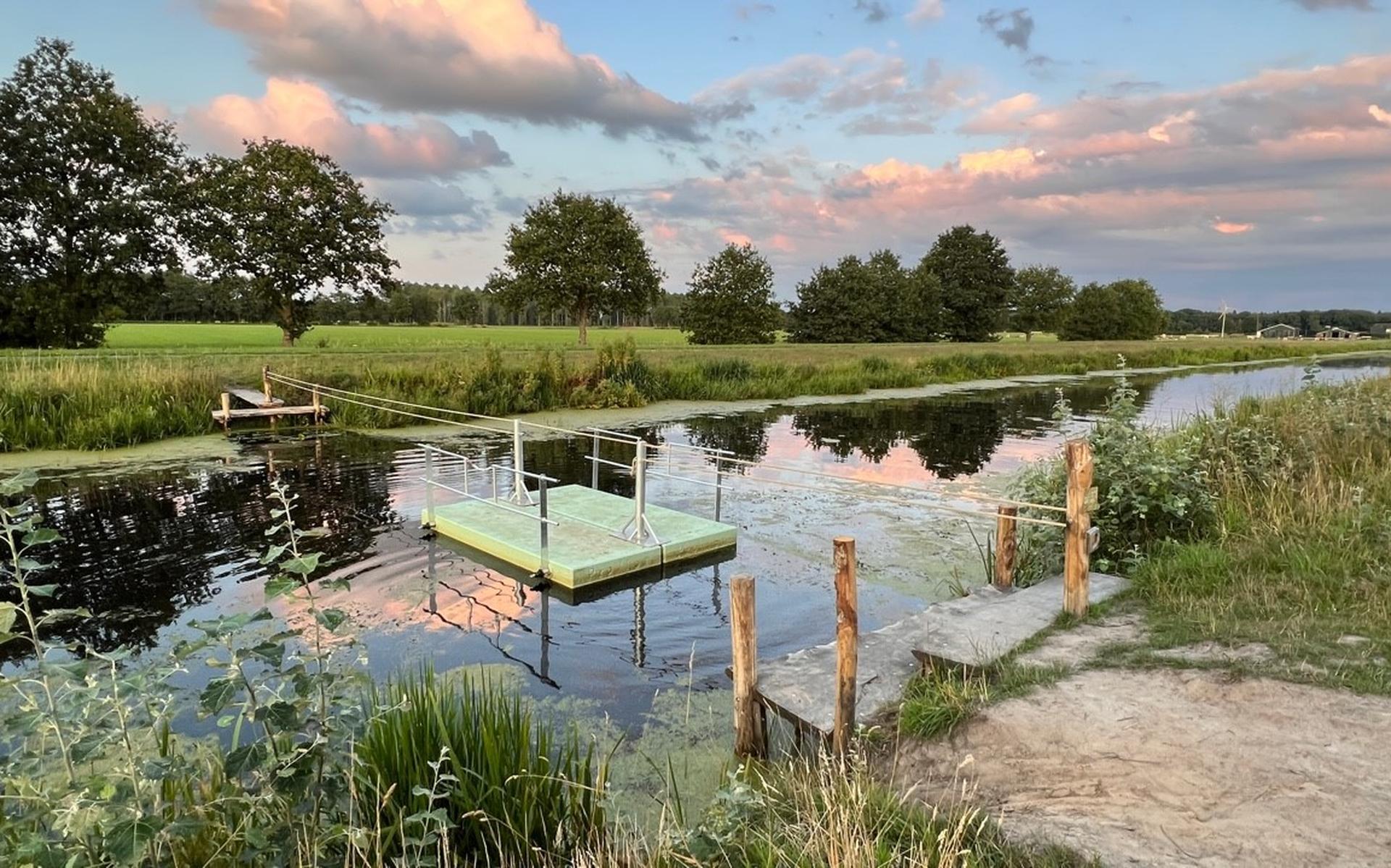 Een leuk rondje wandelen of fietsen in de omgeving van Wijster. Het pontje maakt dat mogelijk