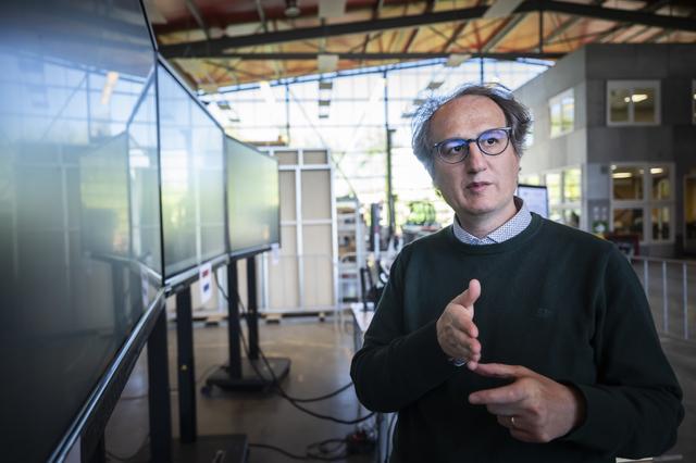 Ihsan Bal experimenteert met een aardbeving op een houten gebouw in Groningen, als eerste in Europa.