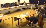 Vergaderen in coronatijd blijft een worsteling voor de Groningse gemeenteraad: een kabeltje is zo losgeschopt, bleek deze week nog tijdens het digitale vragenuurtje.  