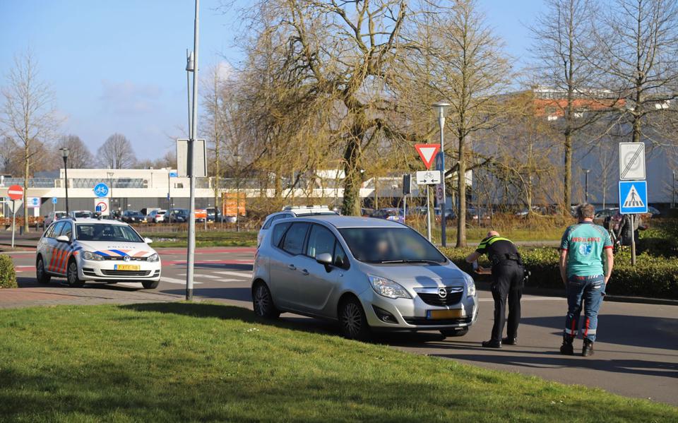 Voetganger naar ziekenhuis na aanrijding in Hoogezand. Slachtoffer is een kind, melden omstanders.